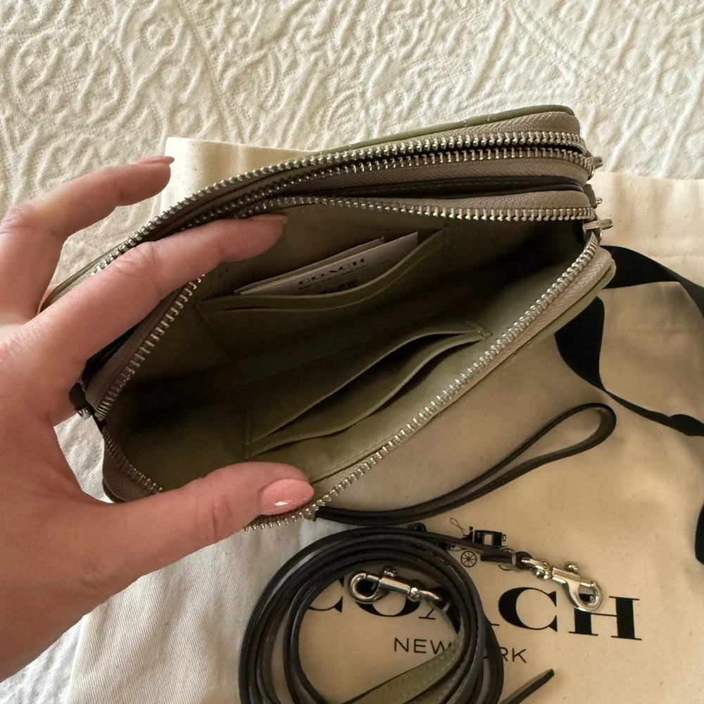 Coach Retail Quilted Double Zip Crossbody Wristlet Clutch